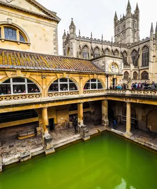 Entspanne im einmaligen Thermae Bath Spa